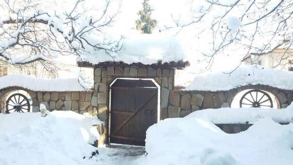 Семеен Хотел Национал Mineralni Bani Exterior photo