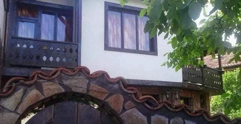 Семеен Хотел Национал Mineralni Bani Exterior photo